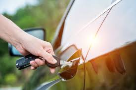 Every year, untold numbers of drivers either lose their car keys or lock them inside their cars. Where To Get Car Keys Made