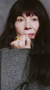 Die andere Iris Berben: Wer wäre die Schauspielerin heute, wenn sie sich  damals für eine Karriere in der Musik entscheiden hätte? So oder so wäre  sie: IRIS! Ein Rollenspiel für #TUSH55. Das ganze ...