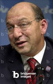 Image of South Africa's Finance Minister Trevor Manuel answers a reporter's  question