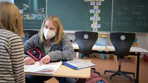 Maskenpflicht in schulen, aber nicht im unterricht. Bundeslander Im Uberblick Das Sind Die Offnungsplane Fur Schulen Tagesschau De
