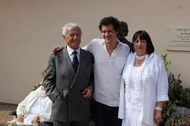 Born to american film director jules dassin, he was one of france's most popular singers during the mid 1960s and 1970s. Devoir De Memoire Joe Dassin Videos Facebook