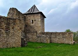 • cultura românească medievală rămâne a fi produsul manifestărilor culturale autohtone plus cele mai importante influențe care au fost din partea: Arhitectura MedievalÄ
