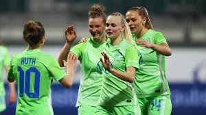 Das komplette team fährt mit Champions League Frauen Vfl Wolfsburg Und Fc Bayern Munchen Souveran Im Viertelfinale Eurosport