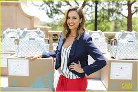 Jessica Alba Baby Shower For Us Navy Families 15 Jessica Alba Keeps It Chic In Red Pants While Hosting A Fun Jessica Alba Baby Jessica Alba Jessica Alba Style