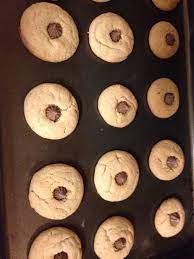 Belly Button Cookies 1 1 2 Cups Of Flour 1 Cup Of Brown Sugar 1 Table Spoon Of Vegetable Oil 2 Eggs 300 Degrees 8 12 Mins A Button Cookies Cookies Food