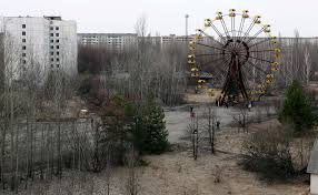 Если сравнивать ее с бомбой, которую сбросили на хиросиму в 1945, то взрывы на украинской атомной станции. Chernobylskaya Katastrofa 30 Let Spustya