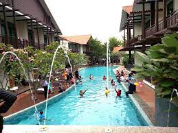 Penuh dengan ketenangan dan cukup bersih, pantai karon adalah sebuah tempat menarik di phuket yang sempurna untuk dijadikan tempat berkelah sambil menikmati pemandangan yang menyejukkan mata. Kinrara Resort Umpama Mutiara Tersembunyi Di Tengah Bandar