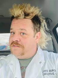 Zoo) in wynnewood, oklahoma from 1998 to 2018. Restaurant Owner Becomes Tiger King S Joe Exotic To Help Workers
