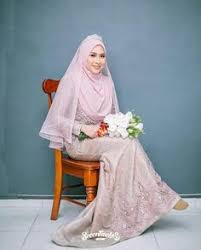 2016 bermain dengan warna hitam dan neutral dengan sedikit percikan corak, koleksi itu didedikasikan buat dunia fesyen timur tengah. 140 Best Baju Kahwin Ideas Muslimah Wedding Dress Nikah Dress Malay Wedding Dress