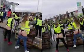 Femme seule, jeune femme, baise, baise en groupe, fellation, lesbienne, etc. Quand Les Gilets Jaunes Montrent Leurs Fesses Video