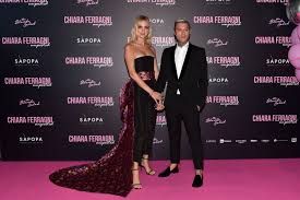 Fedez chiede la mano a chiara ferragni durante il concerto in diretta nazionale sulla radiovisione di rtl 102.5 ( video ufficiale). Chiara Ferragni Takes Docufilm Screening To Milan Wwd