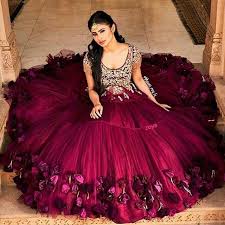 Instagram Post By Bestever Dpz Dec 4 2017 At 8 29am Utc Indian Wedding Gowns Indian Wedding Dress Designer Bridal Lehenga