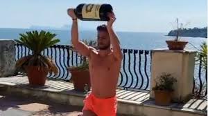 Dries mertens is considered as one of the best attacking players in the european leagues. Lewandowski Ramos Costa Und Co So Vertreiben Sich Die Fussball Stars Ihre Zeit Fussball News Sky Sport