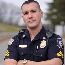 4928e5c2253396ea6ed8d29258386a15 Jpg 736 735 Pixels Police Men In Uniform Police Humor
