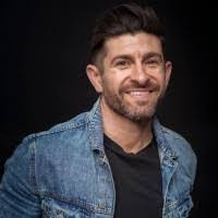 Aaron Mariano's Instagram, Twitter & Facebook