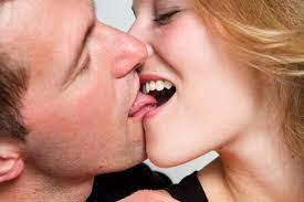 How To French Kiss Girl N Guy Perfect Kiss Types Of Kisses Romantic Kiss Gif