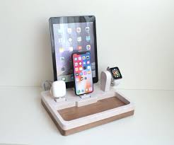 Idoqq Ultimate 4 Weiss Und Walnuss Docking Station Und Etsy Docking Station Apple Watch Apple Watch Charging Station