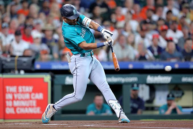 MLB roundup: Hot-hitting Julio Rodriguez sets record in M's win | Reuters