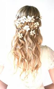 Photo coiffure de mariage cheveux mi long bouclés coupe de. 50 Idees De Coiffures Quand On Est Invitee A Un Mariage