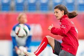 Pesepak Bola Putri Swiss Hilang Di Danau Como Italia Danau Como Pemain Sepak Bola Sepak Bola