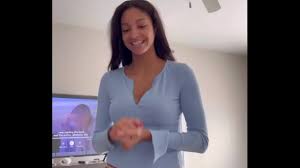 Foxy begs for huge load on her cute face - XNXX.COM