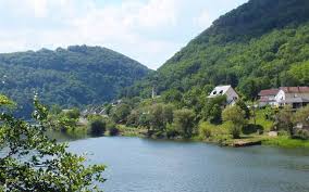 The départment is located in the region of aquitaine, between the loire valley and the high pyrénées named after the great river. What And Where Is The Dordogne A Guide To The Dordogne River Valley