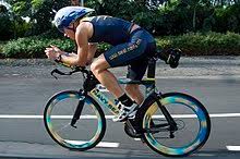 Das triathlonrad ebenso wie das zeitfahrbike sind absolute spezialisten, die sich nicht unter allen bedingungen gleichermaßen wohl fühlen. Triathlonrad Wikipedia