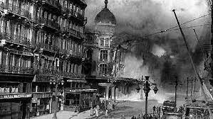 L'incendie spectaculaire se situe dans le 12e arrondissement de marseille zi st pierre, et ravage un entrepôt de garde meubles d'une société de. La Provence Insolite L Incendie Des Nouvelles Galeries A Marseille