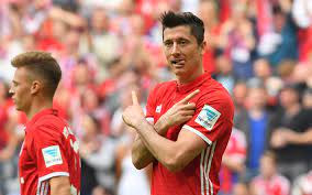 Występuje na pozycji napastnika i obecnie reprezentuje barwy bayernu monachium. Download Wallpapers 4k Robert Lewandowski Match Goal Bayern Munich Football Bundesliga Footballers Lewandowski Besthqwallpapers Com Lewandowski Robert Lewandowski Sports Wallpapers