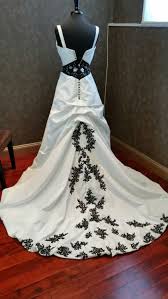 Stunning Vintage Goth Black And White Wedding Dress With Etsy Black Wedding Dresses Wedding Dresses With Straps White Wedding Dresses
