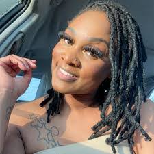 Felicity Powell's Instagram, Twitter & Facebook