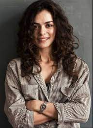 Dizileri ile tanınan türk sinema, dizi ve reklam oyuncusu. Ozge Ozpirincci Kimdir Ozge Ozpirincci Hayati Ve Biyografisi