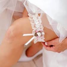 5 Lustige Hochzeitsspiele Die Nicht Peinlich Sind Hochzeit Spiele Hochzeitsspiele Hochzeitsspiele Ideen