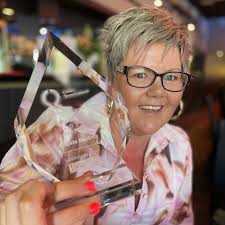 2025 WOMEN IN CLUBS BURSARY Clubs Queensland is delighted to announce Angela  Burling, Operations Manager at Kirwan Sports Club, as the 2025 Women in  Clubs Bursary recipient, generously sponsored by Aristocrat. Leading