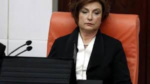 Güldal mumcu için evliliği hayatında ne kadar büyük bir rol oynamışsa, eşini kaybedişi de o kadar büyük olmuştur. Eik5zyztrasrpm