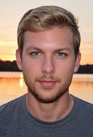 Taylor Swift creates a male clone of herself for dating