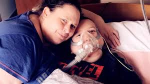 Mother of terminally ill teenager moves crowd to tears with this selfless  act