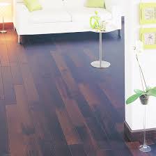 Cette subtile combinaison de couleurs se marie harmonieusement aux meubles foncés en wenge. Parquet Massif En Wenge Design Wenge Design Parquet