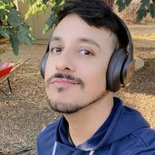 Jim Lee's XMen feel so present and contemporary to me! Sometimes it's hard  to believe they're from the 90s and already over 30 years old! It's not  just Lee's beautiful pencils; there's