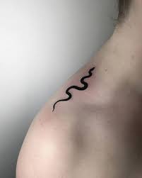 Black Snake Tattoo On The Right Shoulder Omuz Dovmesi Dovme Mini Tattoos