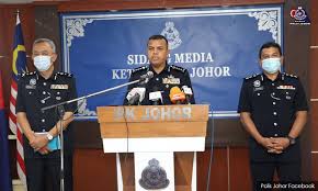 Nicky liow (allegedly) managed to escape with eight bags believed to contain millions of ringgit following the information leak (on the operation) by police officers, while investigations done on his. Malaysiakini Polis Berita Penangkapan Datuk Seri Nicky Liow Palsu