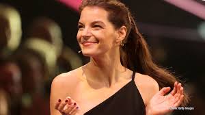 Find the latest tracks, albums, and images from yvonne catterfeld. Yvonne Catterfeld Platzt Der Kragen Absolute Sch Warnung An Ihre Fans Stars