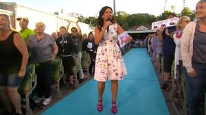 På måndagskvällen står bland andra timo räisänen, tommy körberg och sonja aldén. Har Hittar Du Kladerna Som Lotta Engberg Bar Under Lotta Pa Liseberg 2019 Tv4 Se