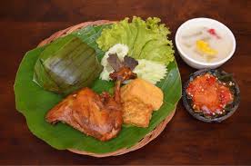 Resep ayam goreng bumbu rempah pake emas apa. P006 Nasi Liwet Komplit Ayam Kampung Goreng Tradisi Cibiuk Rumah Makan Cibiuk Wangsa Maju