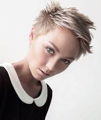 I capelli possono ringiovanire il viso, purché il taglio sia . 23 Capelli Biondo Cenere Veramente Trendy Tagli Ed Acconciature