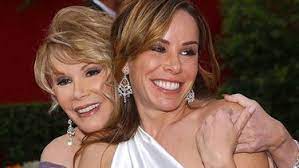 Hija de Joan Rivers llega a acuerdo con clínica que operó a su madre