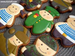 как украсить торт на 23 февраля своими руками фото Raspisnye Pryaniki 23 Fevralya Soldatiki Pryanichnye Cookies Decorated Ukrashenie Pechenya Pryanik Idei Podarkov