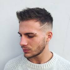 Capelli uomo undercut con ciuffo lungo 13 di 30 . Sovrano Venditore Cavo Taglio Uomo Ciuffo Corto Cittadina Tubo Cesoia