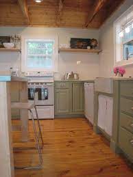 Consider understated greens such as celery, moss, sage, and opt for lime green cabinets with flat lacquered doors, crisply lined white quartzite countertops, and light. Pin On Green Kitchen