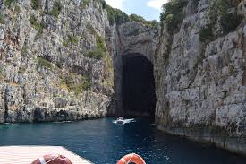 Foça'da çevre faciası yaratan gemi kaptanı ve sahibi için hapis cezası istendi. Karaburun Caves Attracting Numerous Visitors Iia